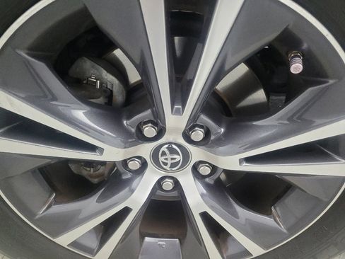 Used 2019 Toyota Highlander LE image 31