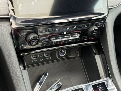 New 2025 Jeep Grand Cherokee Overland w/ Luxury Tech Group IV AWD/4WD image 24