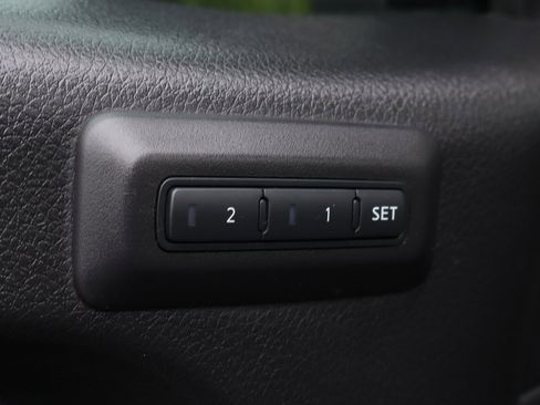 Used 2021 Nissan Titan PRO-4X w/ Pro-4x Convenience Package image 18