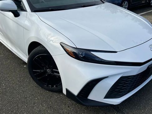 Used 2025 Toyota Camry SE image 2