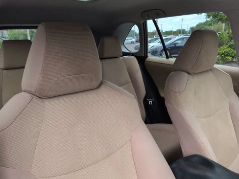 Used 2021 Toyota RAV4 LE FWD image 7
