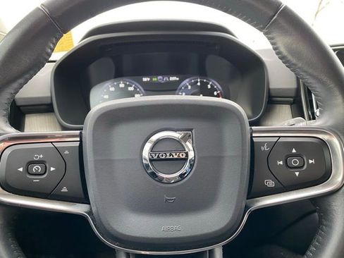 Used 2019 Volvo XC40 T5 Inscription image 14