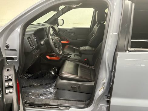 Used 2023 Nissan Frontier PRO-4X w/ Pro-4X Premium Package AWD/4WD image 3