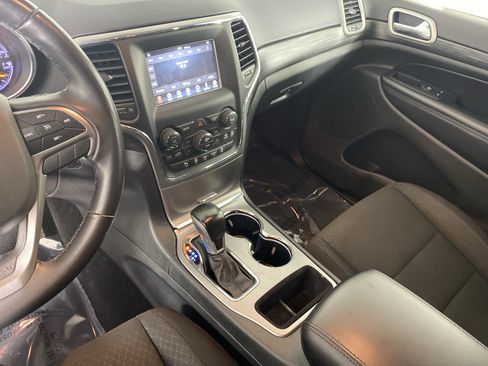 Used 2020 Jeep Grand Cherokee Laredo image 24