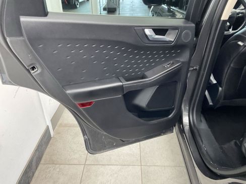 Used 2020 Ford Escape Titanium w/ Titanium Premium Package 2.0 AWD/4WD image 11