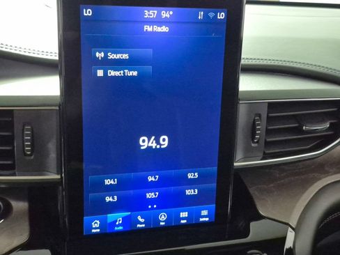 Used 2023 Ford Explorer Platinum w/ Technology Package AWD/4WD image 21