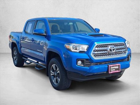 Certified 2017 Toyota Tacoma TRD Sport RWD image 3