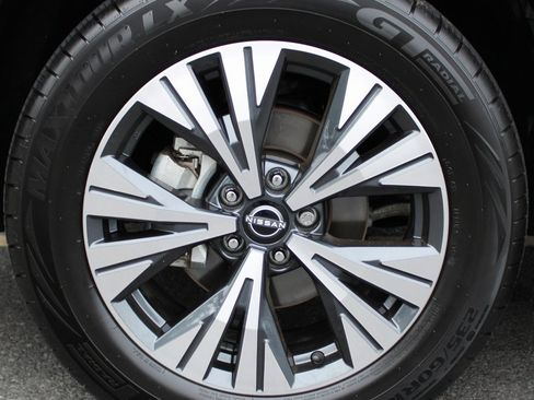 Certified 2022 Nissan Rogue SV w/ SV Premium Package image 10