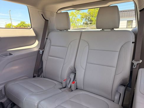Used 2019 GMC Acadia SLT FWD image 13