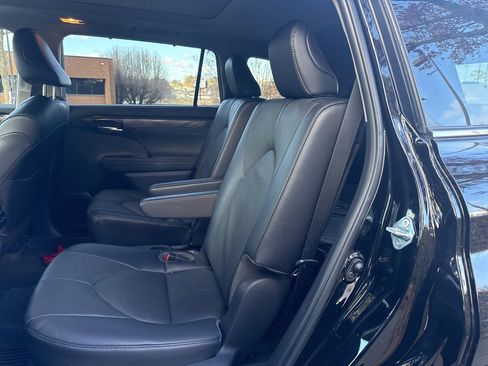 Used 2023 Toyota Highlander Platinum image 7