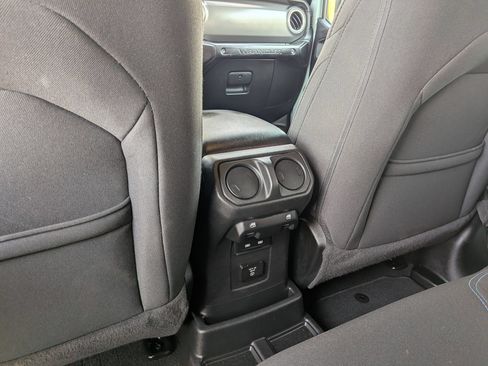 Used 2023 Jeep Wrangler Unlimited Rubicon 4xe AWD/4WD image 22