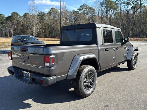New 2025 Jeep Gladiator Sport image 7