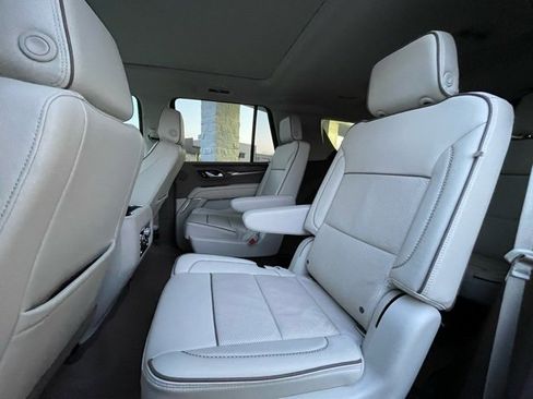 Used 2021 GMC Yukon Denali w/ Denali Premium Package image 26