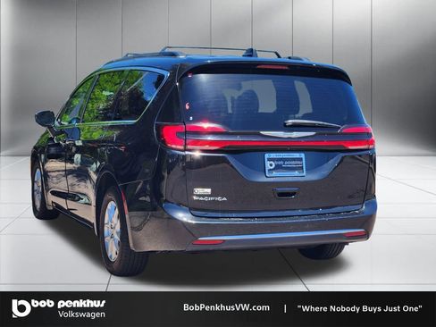 Used 2022 Chrysler Pacifica Touring-L FWD image 27