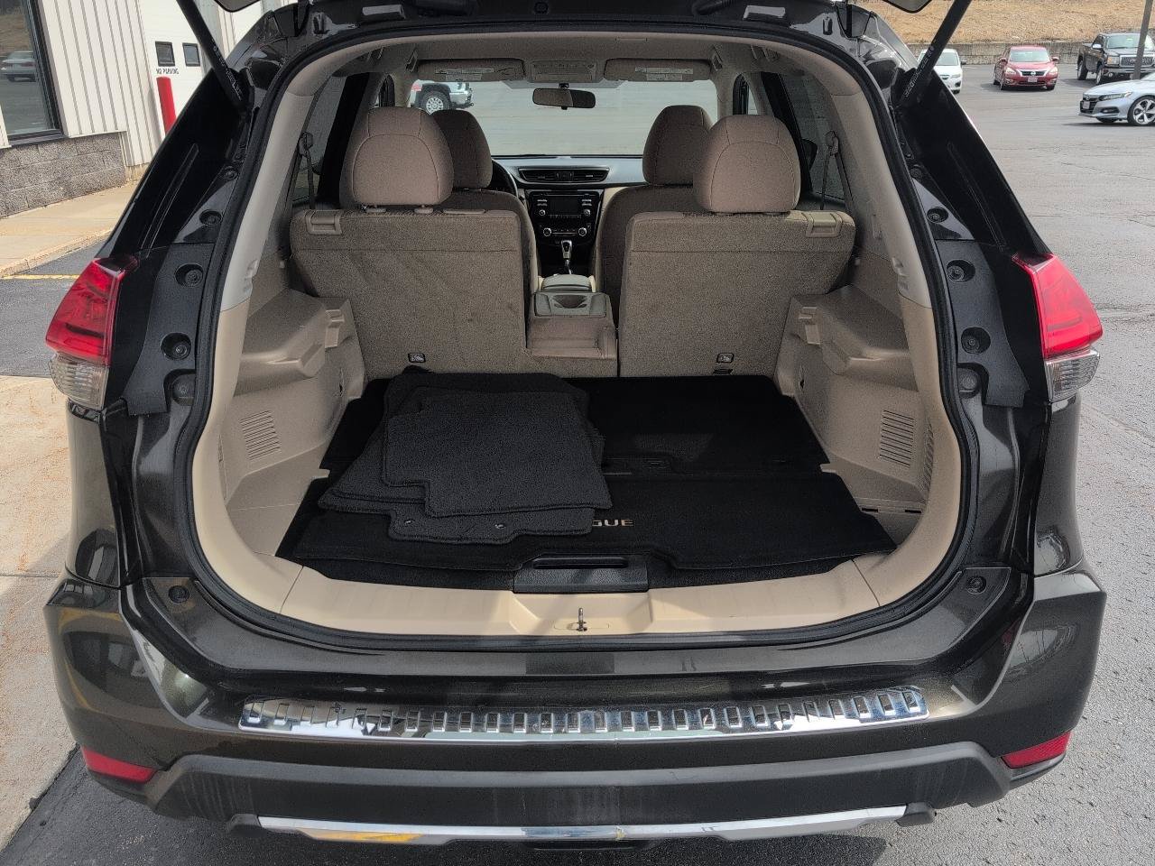 Used 2017 Nissan Rogue SV AWD/4WD image 13