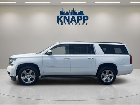 Used 2017 Chevrolet Suburban LT RWD image 2