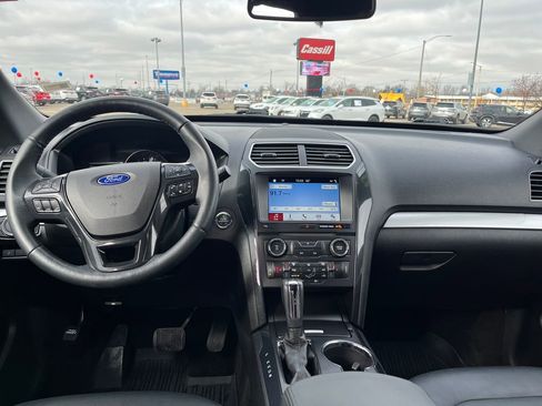 Used 2017 Ford Explorer XLT w/ Equipment Group 202A image 24