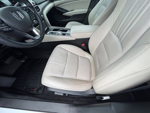 Used 2019 Honda Accord Touring image 17