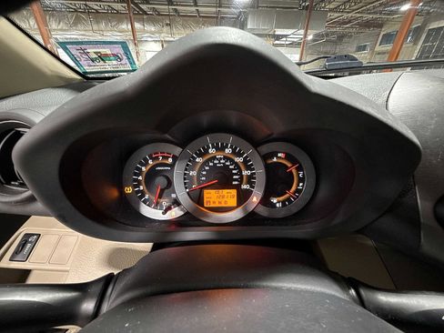 Used 2011 Toyota RAV4 4WD w/ Base L4 Extra Value Pkg image 29