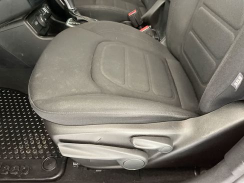 Used 2019 Jeep Renegade Latitude w/ Cold Weather Group AWD/4WD image 12