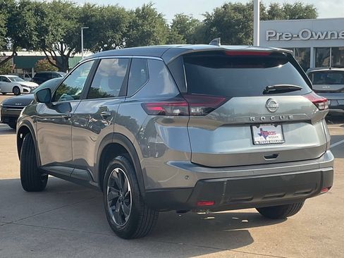 Used 2025 Nissan Rogue SV FWD image 6
