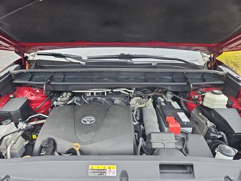 Used 2020 Toyota Highlander XLE image 34