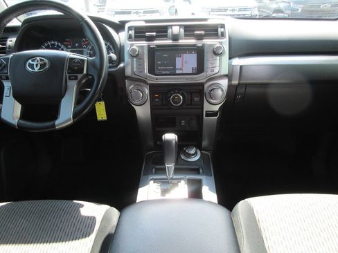 Used 2018 Toyota 4Runner SR5 AWD/4WD image 15
