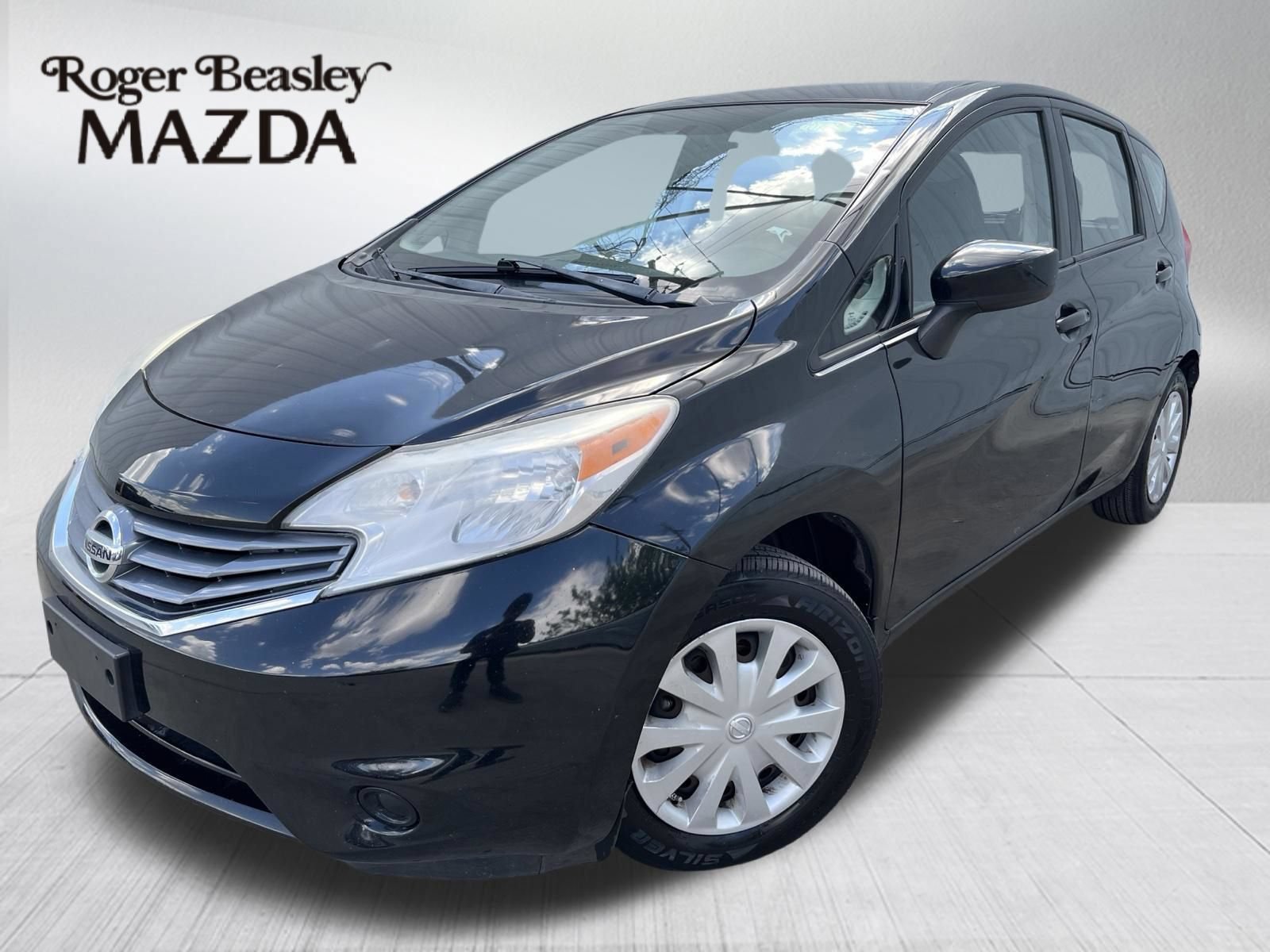Used 2015 Nissan Versa Note SV FWD image 1