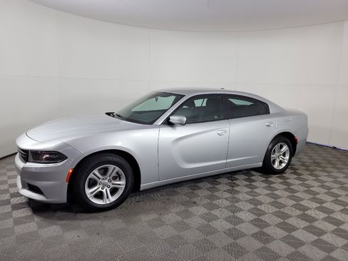Used 2022 Dodge Charger SXT RWD image 2