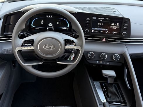 New 2026 Hyundai Elantra SE FWD image 19