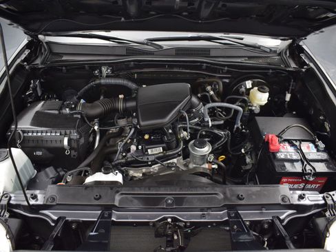 Used 2022 Toyota Tacoma SR image 9