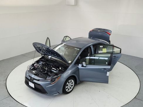 Used 2023 Toyota Corolla LE FWD image 18