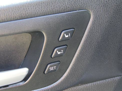Used 2014 Toyota Highlander Limited FWD image 18