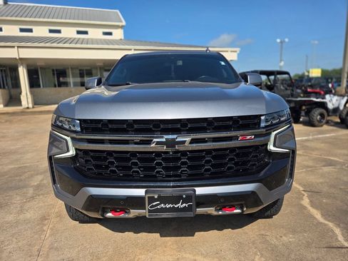 Used 2022 Chevrolet Tahoe Z71 w/ Luxury Package AWD/4WD image 2