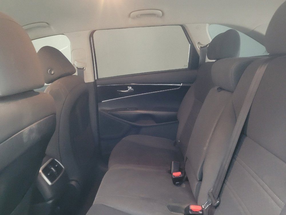 Used 2020 Kia Sorento FWD V6 image 18