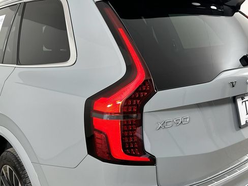 Used 2026 Volvo XC90 B6 Plus w/ Protection Package Premier AWD/4WD image 12