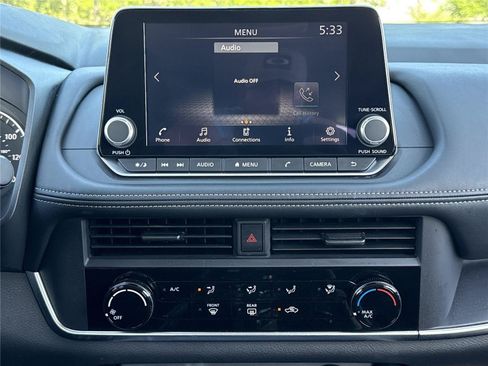 Used 2025 Nissan Rogue S FWD image 11