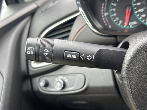 Used 2018 Chevrolet Trax LT w/ LT Convenience Package image 28