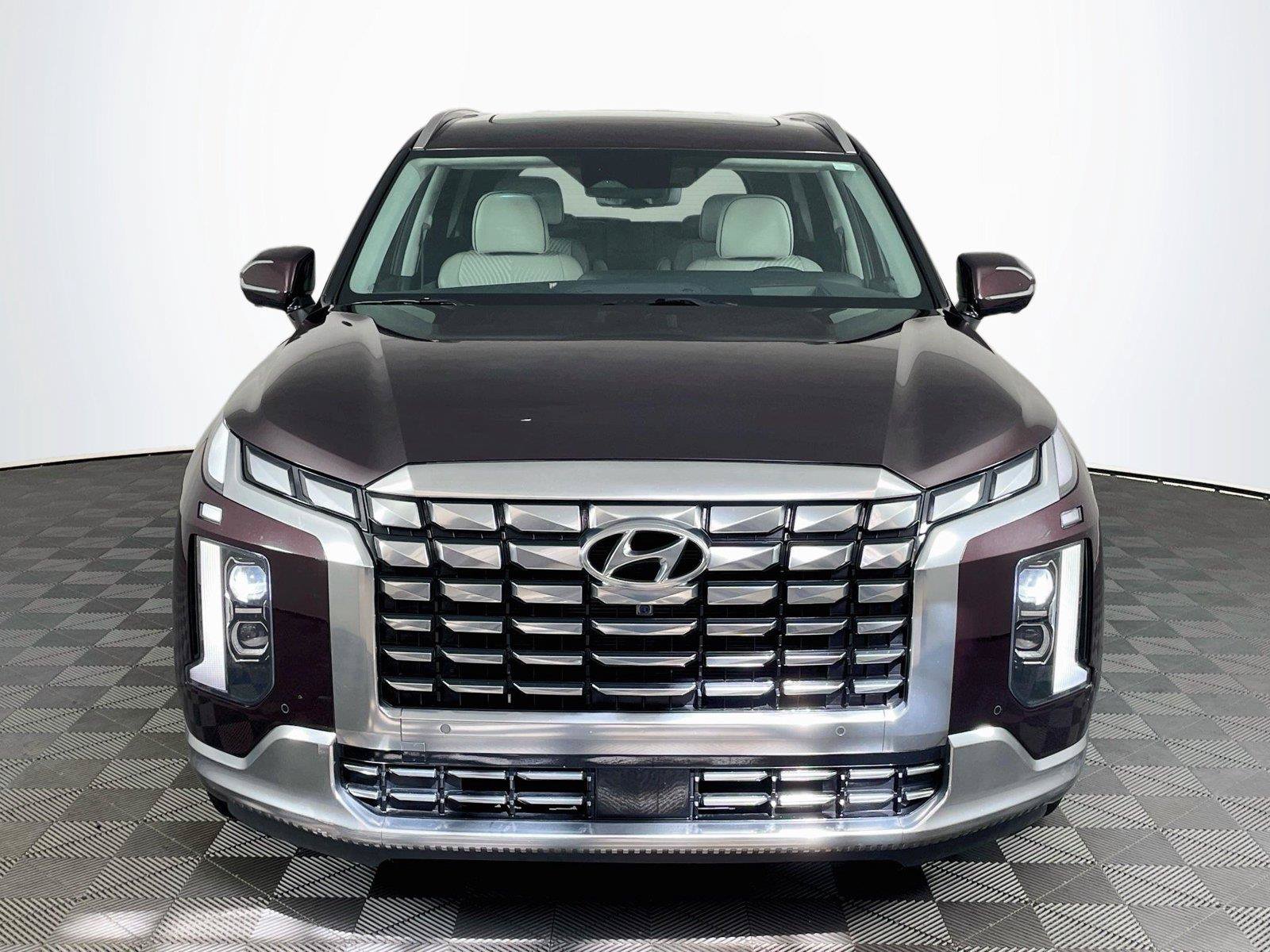 Used 2024 Hyundai Palisade Calligraphy FWD image 2