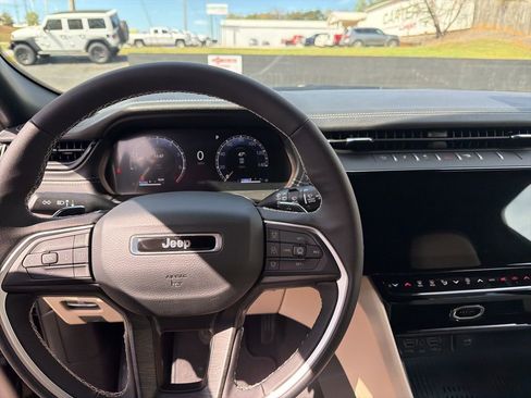 New 2026 Jeep Grand Cherokee Limited AWD/4WD image 24