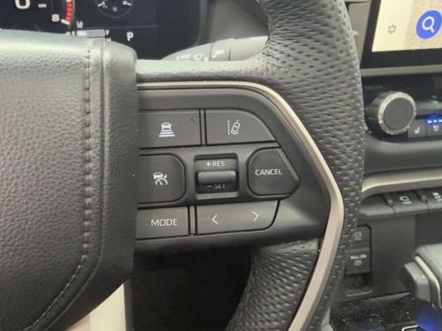 Used 2025 Toyota Tundra Limited AWD/4WD image 12