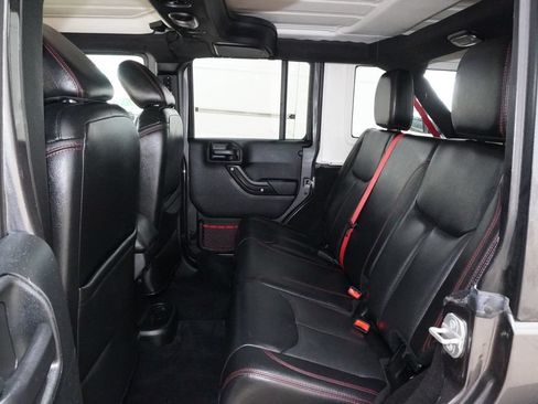 Used 2018 Jeep Wrangler Unlimited Rubicon AWD/4WD image 25