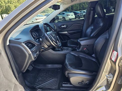 Used 2021 Jeep Cherokee Latitude Plus FWD image 22