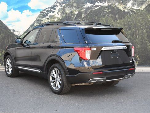 Used 2020 Ford Explorer XLT w/ Equipment Group 202A AWD/4WD image 9