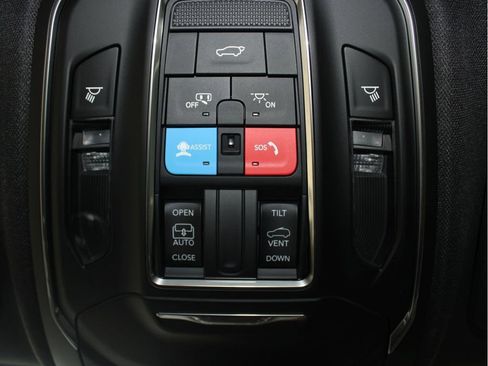 New 2025 Jeep Grand Cherokee Laredo X w/ Luxury Tech Group I image 23