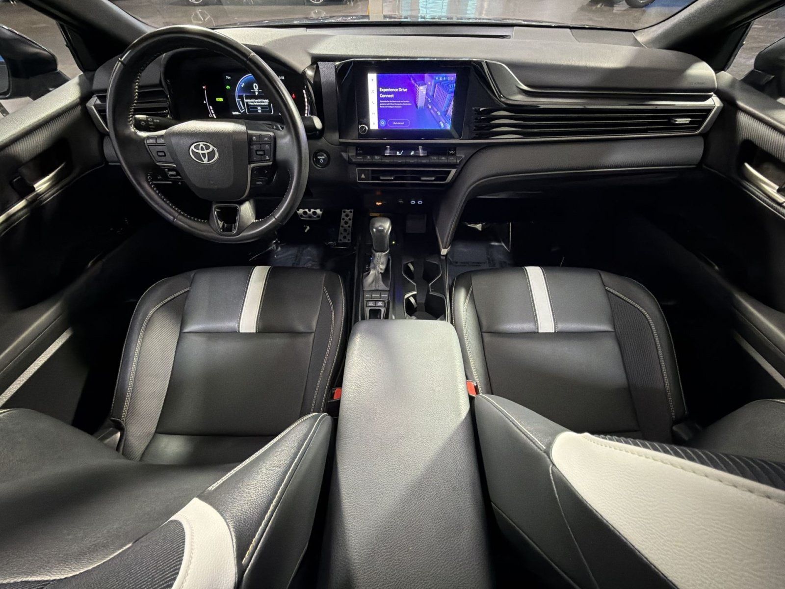 Used 2025 Toyota Camry SE FWD image 35