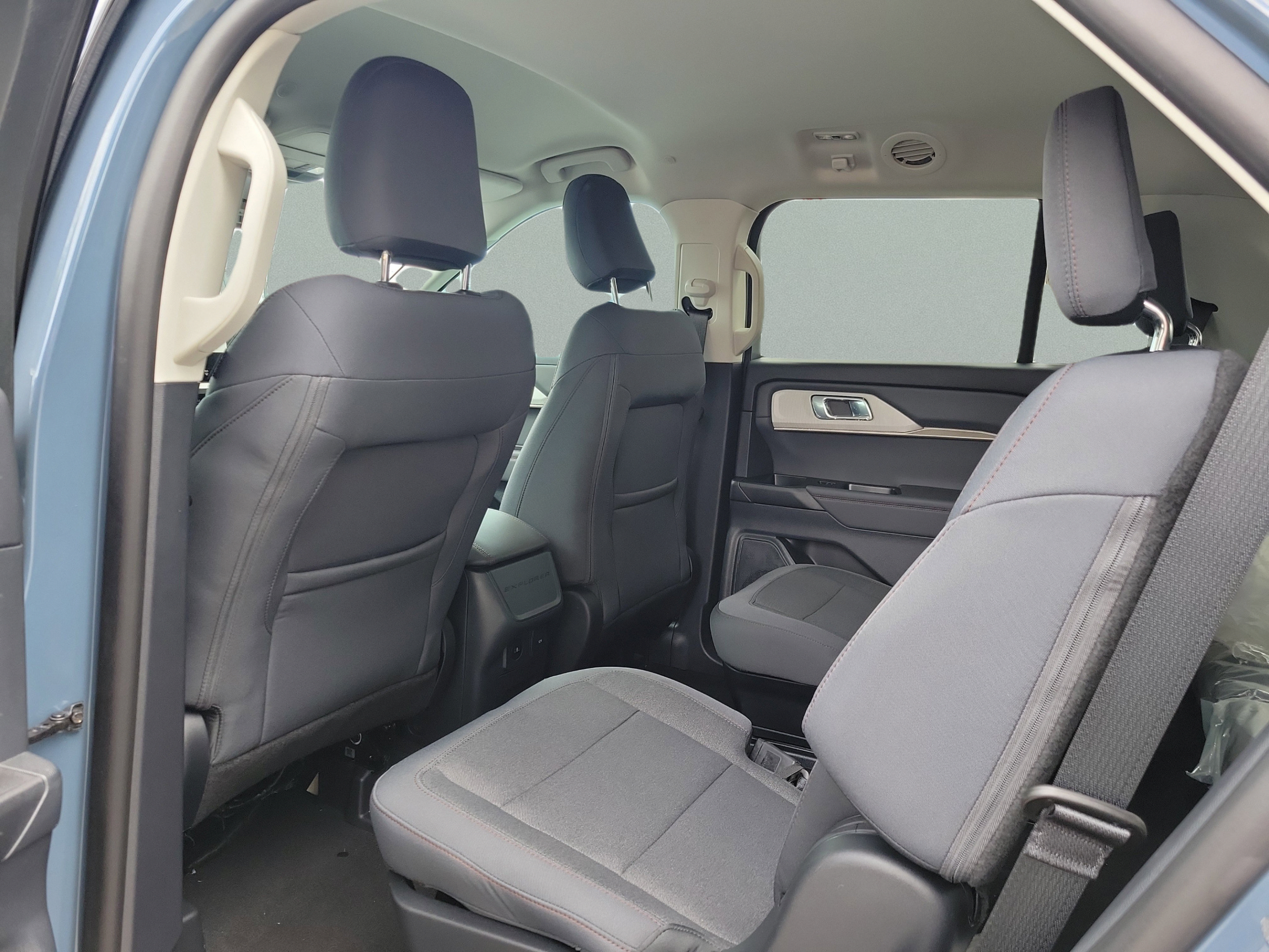 New 2026 Ford Explorer Active RWD image 8