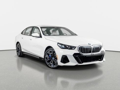 Used 2025 BMW i5 xDrive40 w/ M Sport Package AWD/4WD image 4