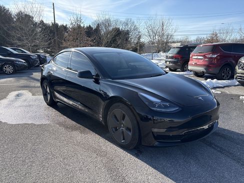 Used 2023 Tesla Model 3 Standard Range image 3