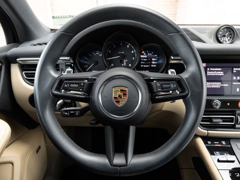 Certified 2023 Porsche Macan AWD/4WD image 13